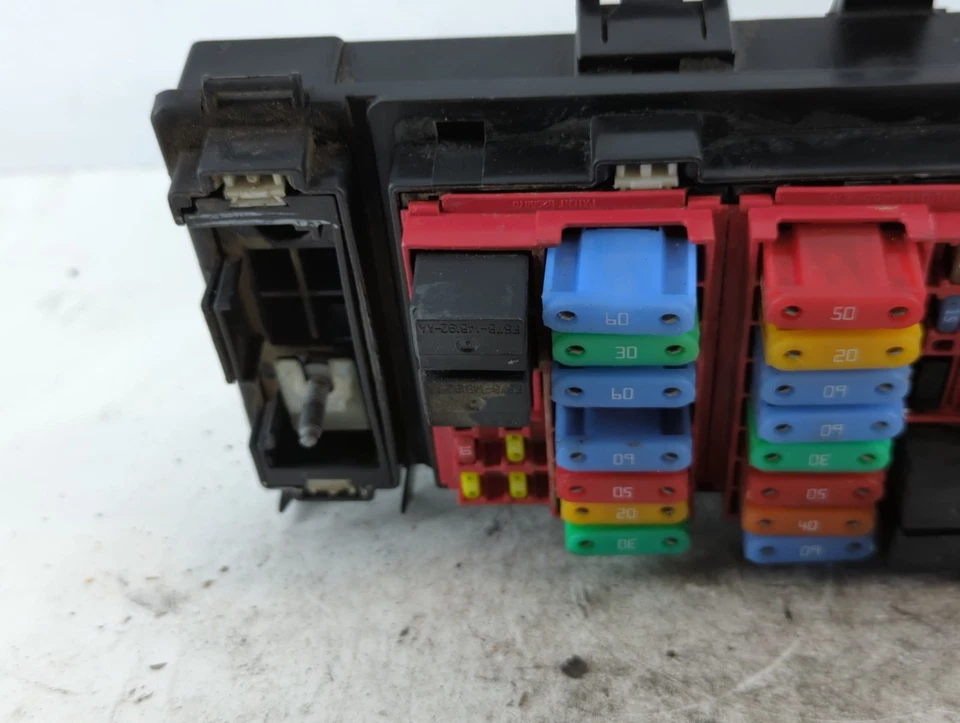 Chevrolet V3500 2000 caja de fusibles caja de fusibles módulo de relé UNIP4 Foto 2 de 4