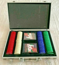 TEXAS HOLDEM POKER METAL CASE CARDS AND CHIP NEW ABOUT 200 CHIPS 