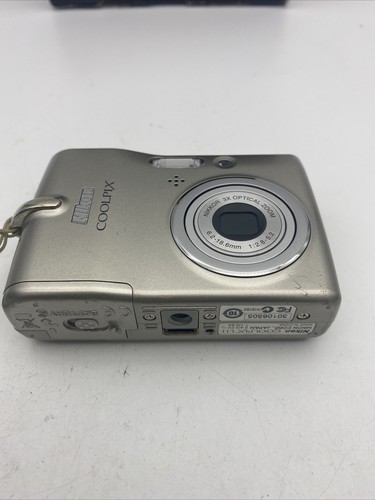 NIKON COOLPIX L11 Digital Camera - Read - Picture 6 of 9