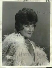 1973 Press Photo Barbara Cason in "The New Temperatures Rising Show" - lrx38052