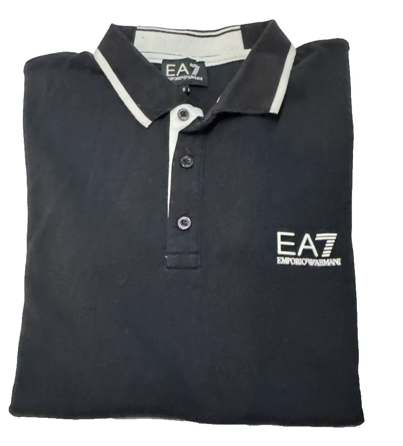 Camisa polo masculina manga curta Emporio Armani EA7 tamanho P preta com acabamento branco - Imagem 2 de 4