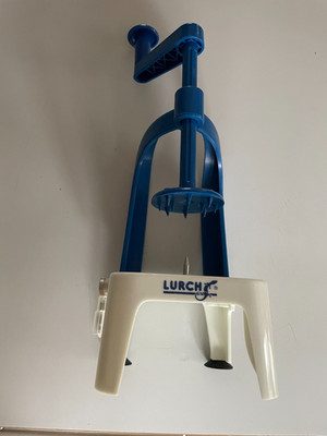 Lurch Apfelschäler   Blau/Weiß, Stahlklinge, stabile Gummifüßchen