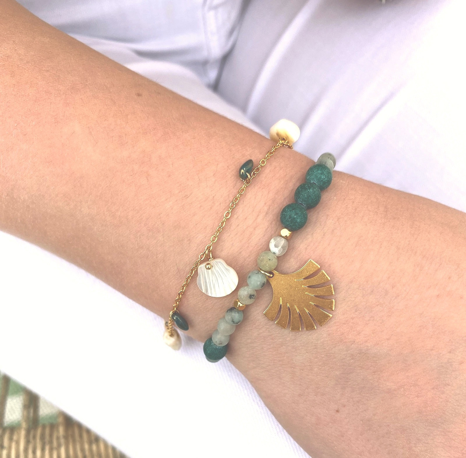Bracelet en pierres naturelles ajustable : confort et élégance sans fermoir