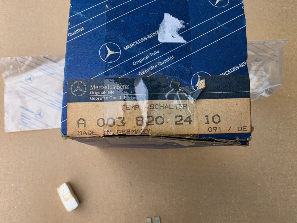 Mercedes-Benz Interruptor De Temperatura A0038202410 NOS W123 W126 - Imagen 2 de 4