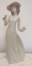Lladro Nao “Gentle breeze” #1158 Girl With Hat Holding Flower Porcelain Figurine