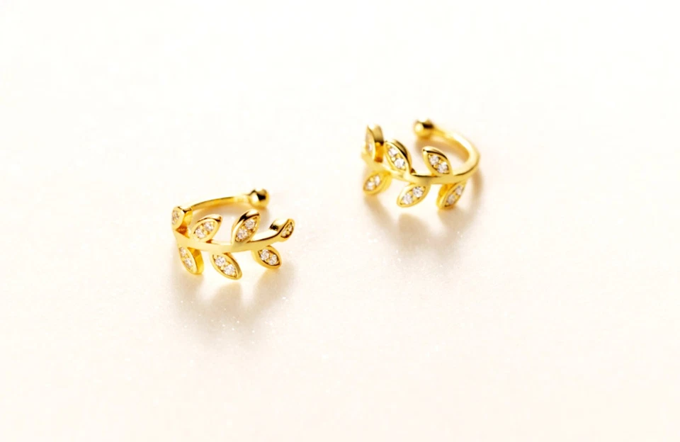 Delicado brazalete de oreja de hoja de oro, brazalete de oreja de hoja de circonita plateada, envoltura de oreja de ramita de hoja, cartílago E Foto 2 de 4