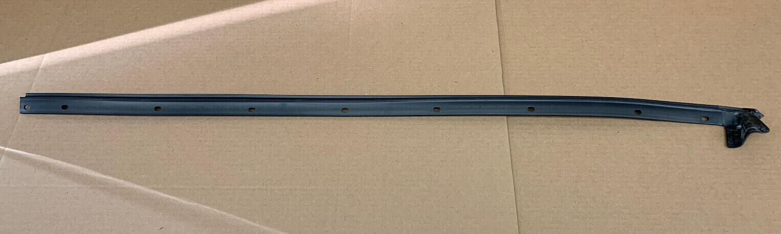 08-15 Audi R8 VW Right Inner Door Window Belt Weather Strip Seal 420837478B OEM