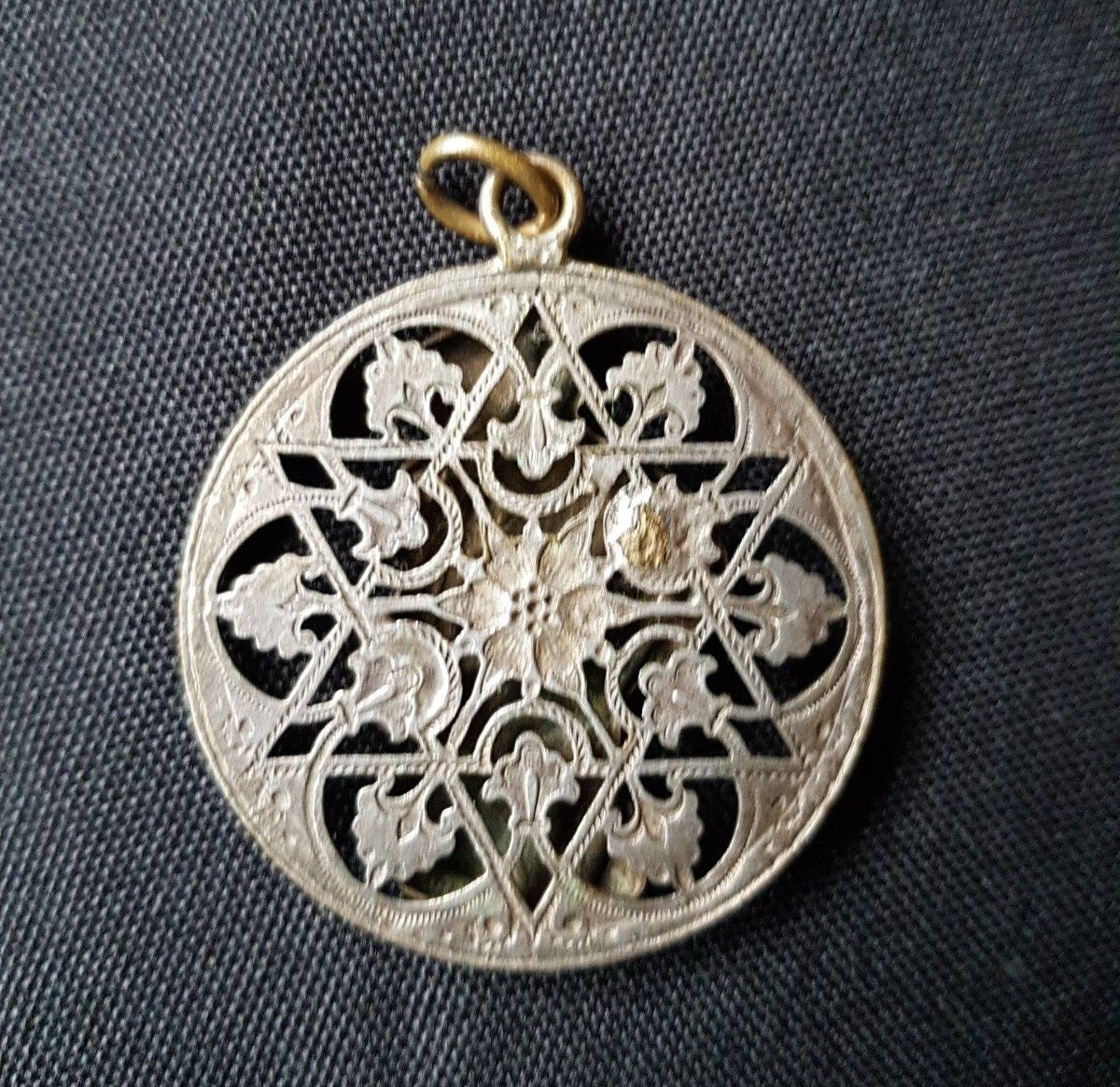 Pendentif Ancien Vintage En Métal Argenté - Occasion - Sans Marque