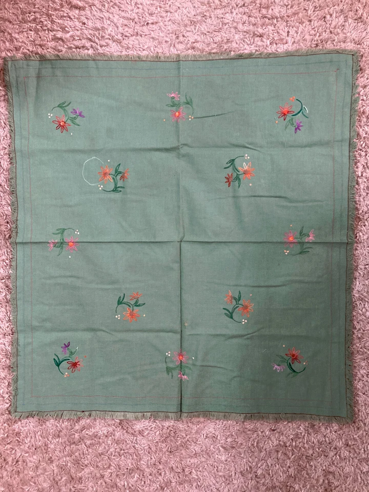 2 Tischtücher aus OMAs Haushalt mehrfarbig bestickt 114x62 / grün 90x84 RETRO - Bild 4 von 4