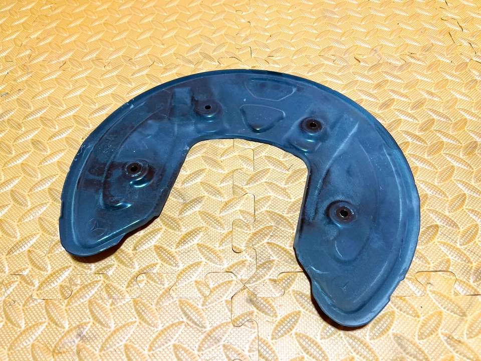 15-21 MERCEDES-BENZ C300 W205 TRASERO IZQUIERDO LADO IZQUIERDO NUDILLO FRENO PROTECTOR OEM Foto 3 de 4