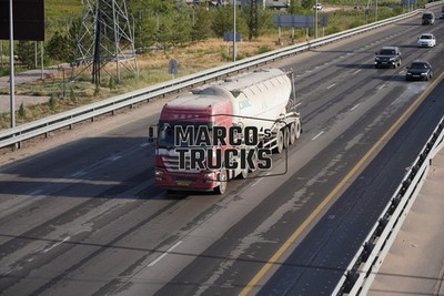LKW Foto Sinotruk HOWO Silo-Sattelauflieger Kasachstan rot CIMC #w0hb