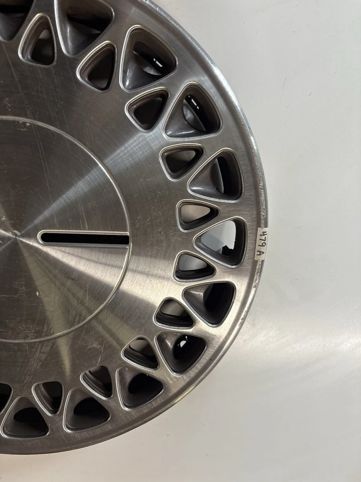 (1) Колпак колеса 15 дюймов для Plymouth Grand Voyager 1991-1993 годов выпуска от оригинального производителя P/N 4684028 - Изображение 2 из 4