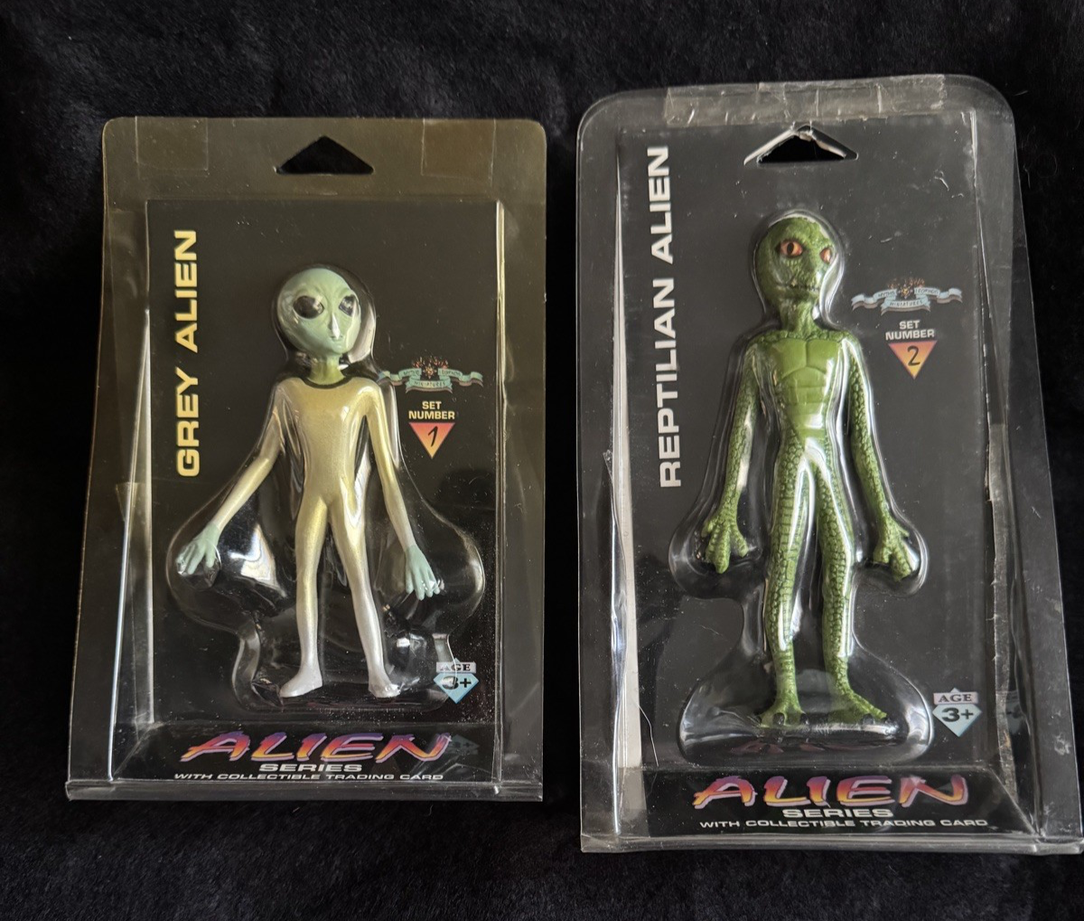 Grey Alien From Alien Series Set 1 With Trading Card MIP
