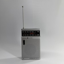 GE General Electric FM/AM Portable Vintage Handheld Radio 7-2582 Tested Works