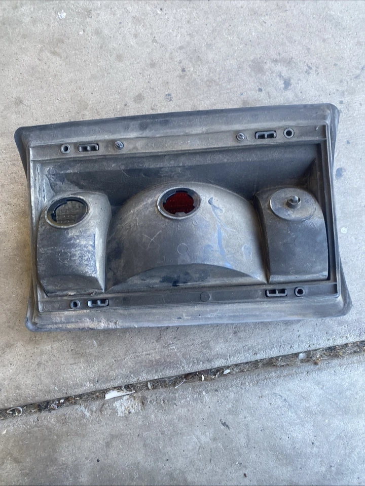 Luzes traseiras laterais direitas para trailers Ford - Imagem 2 de 4