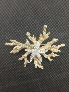 Authentic RARE 11 W 30th St INC Gold Plated Swarovski crystals STARFISH ON CORAL Brooch