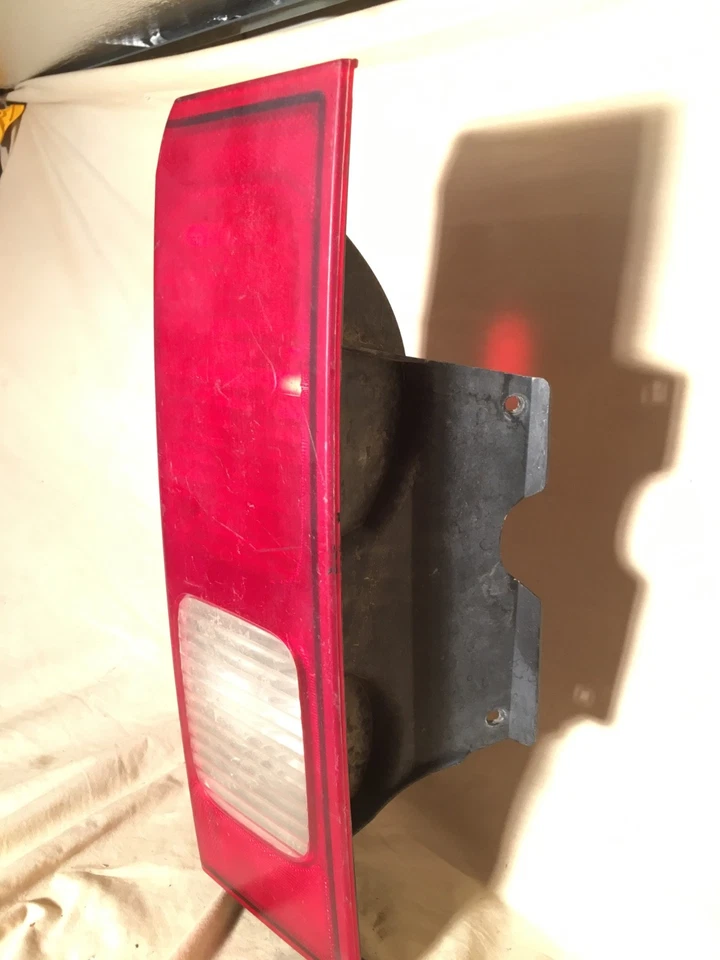 2006–2010 Hummer H3 Left Driver Tail Light Lamp LH OEM – Slight Damage - Image 4 of 4