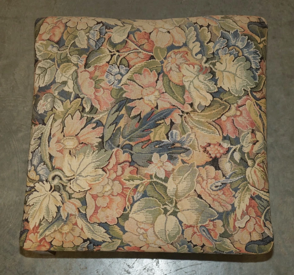 LARGE VINTAGE GEORGE SMITH FOOTSTOOL OTTOMAN WITH EMBROIDERED UPHOLSTERY - Image 4 of 4