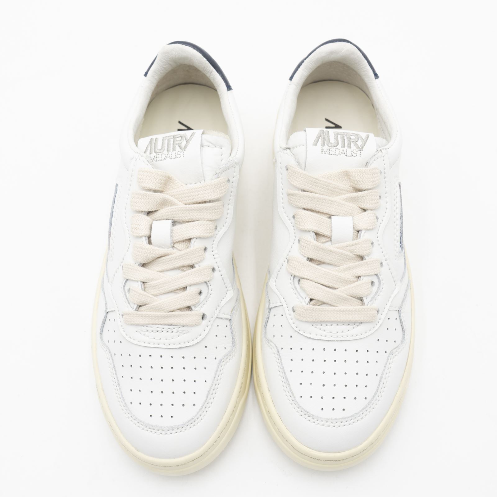 AUTRY Womens Trainers Medalist Low Top White Navy Leather Lace Vintage