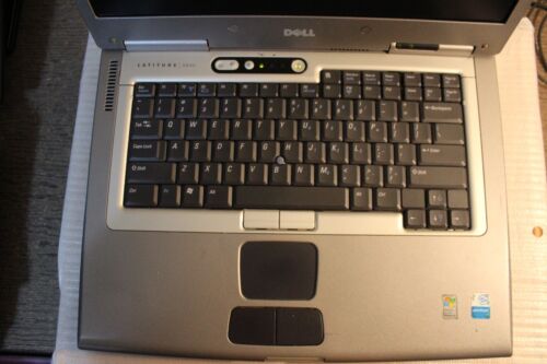 Dell D800 (1.40GHz/1GB/60GB/CDRW-DVD) WXGA Win XP PRO - SERIAL & PARALLEL Ports - Picture 5 of 15