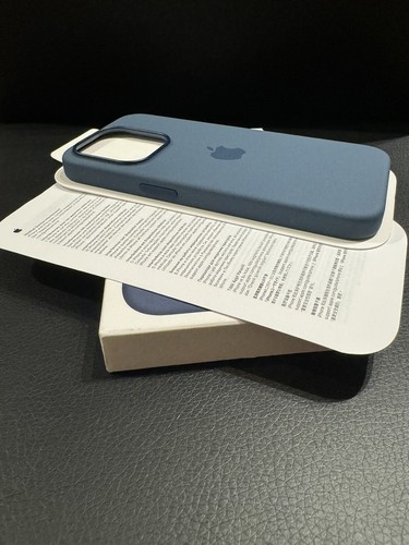 Coque MagSafe en silicone véritable Apple pour iPhone 15 Pro - Bleu tempête - Photo 4 sur 6