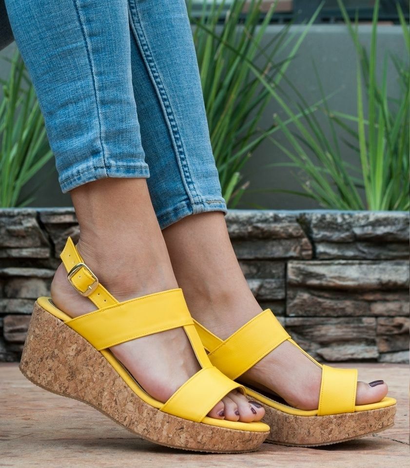 Women Platform Wedge Sandals , Casual Yellow , Size 6 New ( very light