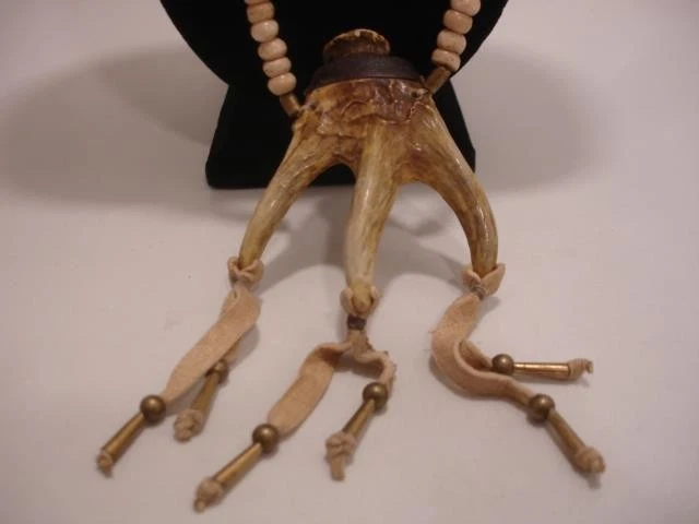 Collar Lynn Lyn Canterbury Hombre de Montaña Comerciante Cuerno de Ciervo Cuentas Cita Foto 2 de 4