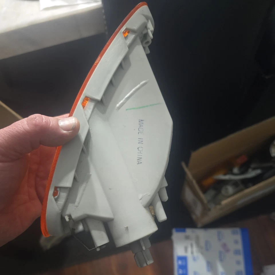 1995-1996 CHRYSLER SEBRING LEFT SIDE TURN SIGNAL LIGHT LAMP OEM, 116-58547 - Image 4 of 4