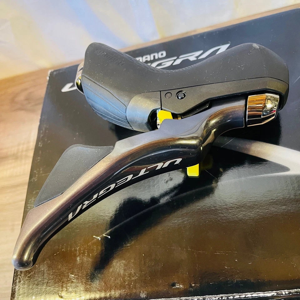 Shimano ST-R8025-R BR-R8070-R Hydraulic Road Shifter Brake Lever & Caliper - Image 2 of 4