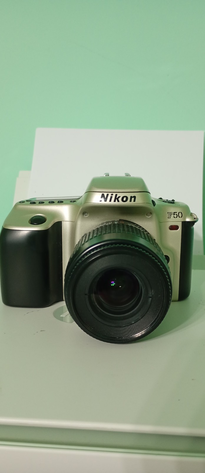 Nikon F50 SLR analogica 35mm con AF Nikkor 35-80mm f/4-5.6D