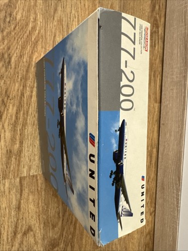 Dragon Wings Boeing 777-200 United Airlines 1:400 in OVP - Bild 4 von 12