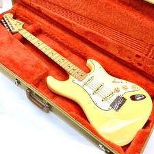 Chitarra elettrica Fender ST72-140YM Stratocaster Yngwie Malmsteen con custodia rigida