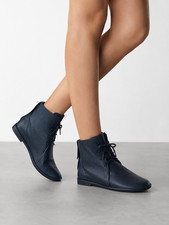 Women's Black Pebbled Leather Lace-Up Flat Ankle Boots, EU 43