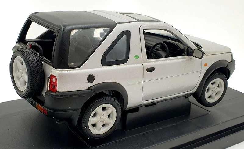 Ertl escala 1/18 fundido 40651 - Land Rover Freelander V6 - Prata - Imagem 2 de 4