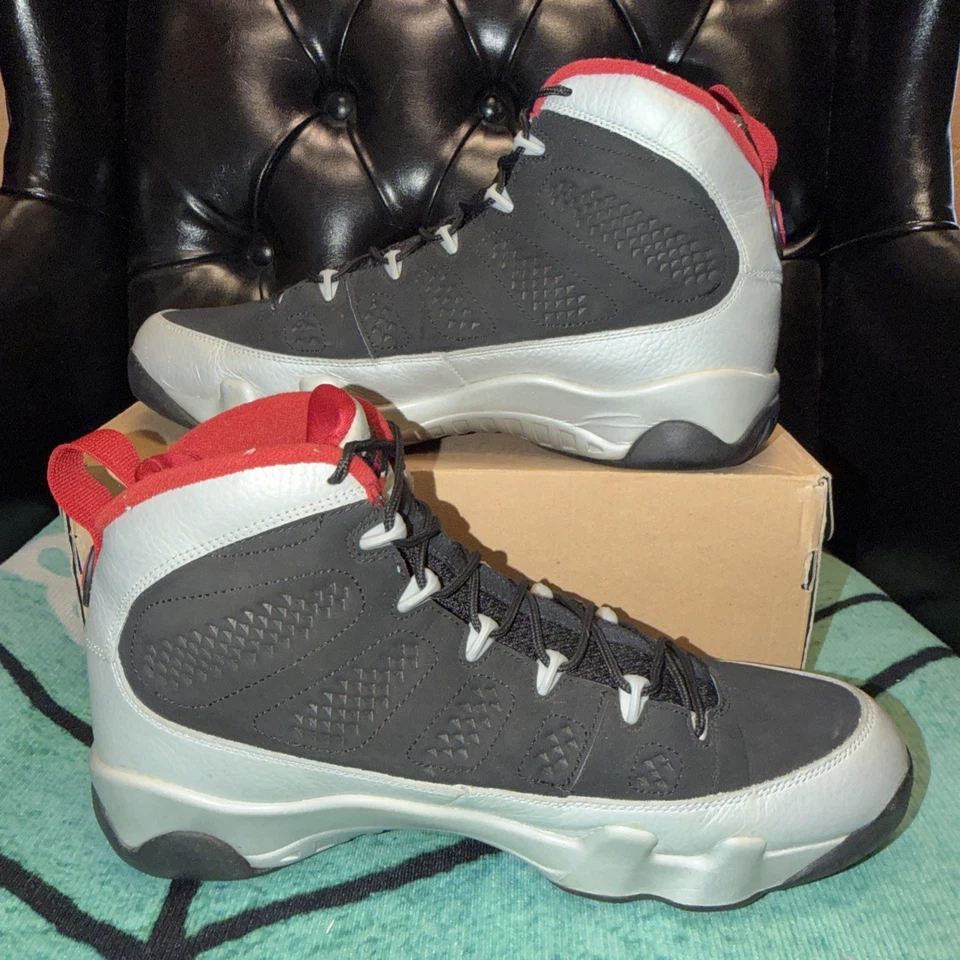 Talla 12 - Air Jordan 9 Retro Johnny Kilroy (302370-012) Foto 2 de 4