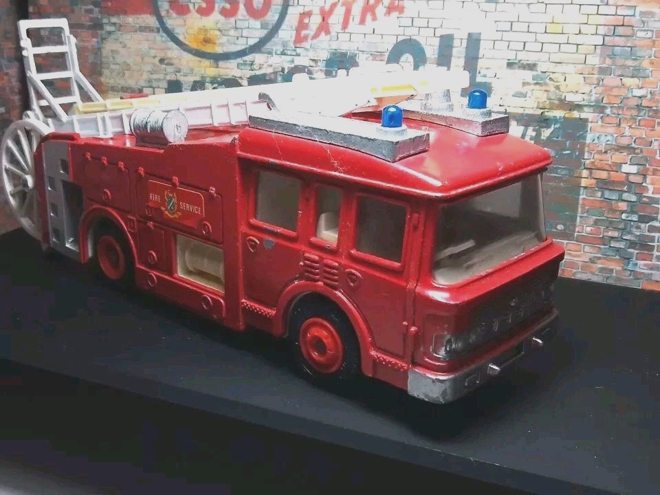 Dinky 266, ERF Fire Tender - Free Price Guide & Review