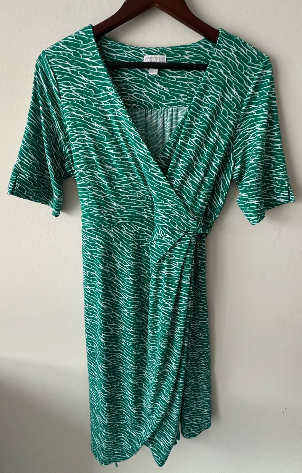 A Pea in the Pod brand medium maternity dress green/white