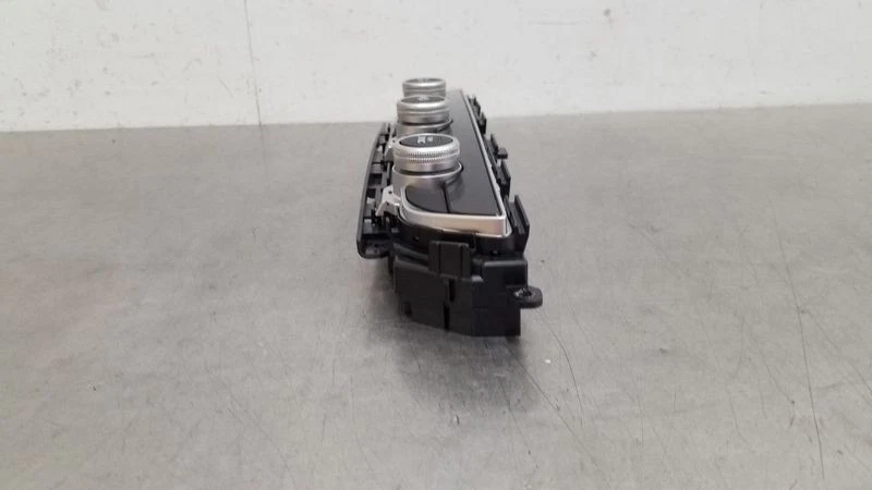 2018-2022 Honda Accord Ac Heater Control US market, non-heated seats, turbo LX - Image 3 of 4