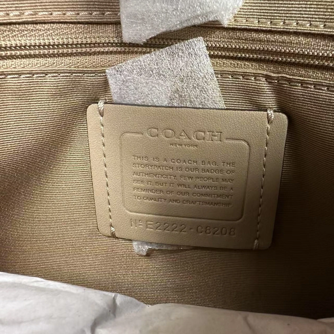 Borsa a tracolla Coach Lane in tela colorblock firma gesso cachi C8208