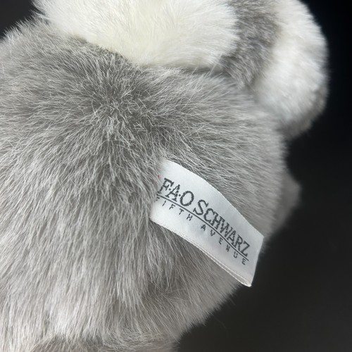 Peluche de mapache gris vintage FAO Schwarz Fifth Avenue 17" realista - Imagen 7 de 10
