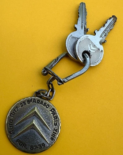 ANCIEN PORTE CLES METAL CHEVRONS CITROEN PARIS TYPE PEUGEOT RENAULT 
