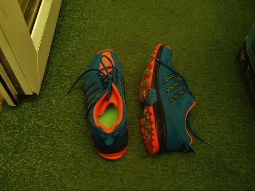 SCARPE DA GINNASTICA ADIDAS KANADIA TR 5 UK TAGLIA 8 - COLORI MISTI - IN BUONE CONDIZIONI - Foto 3 di 7