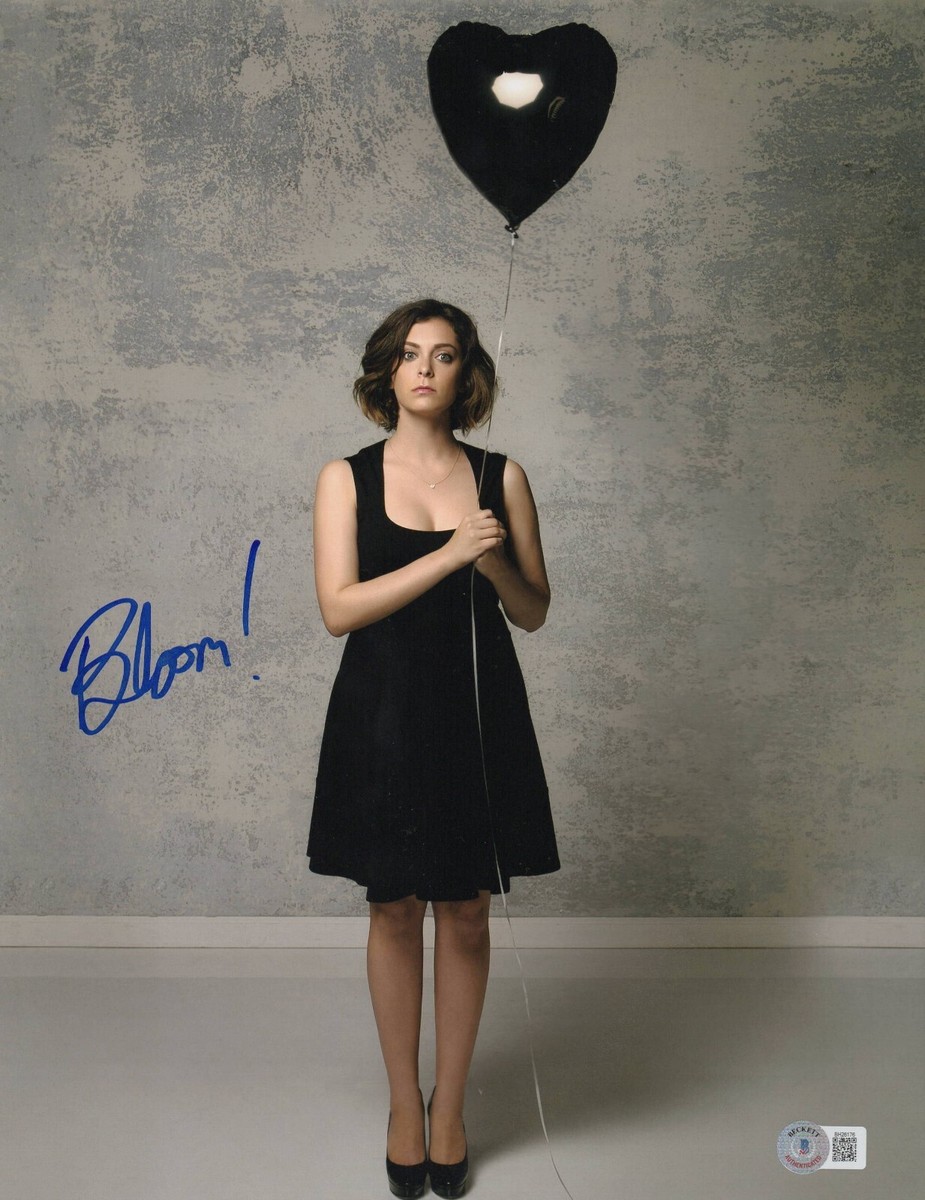 RACHEL BLOOM SIGNED 11X14 PHOTO CRAZY EX-GIRLFRIEND
