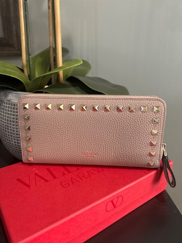 Valentino Garavani Rockstud Zipper Zip Around Wallet Beige - Picture 5 of 11