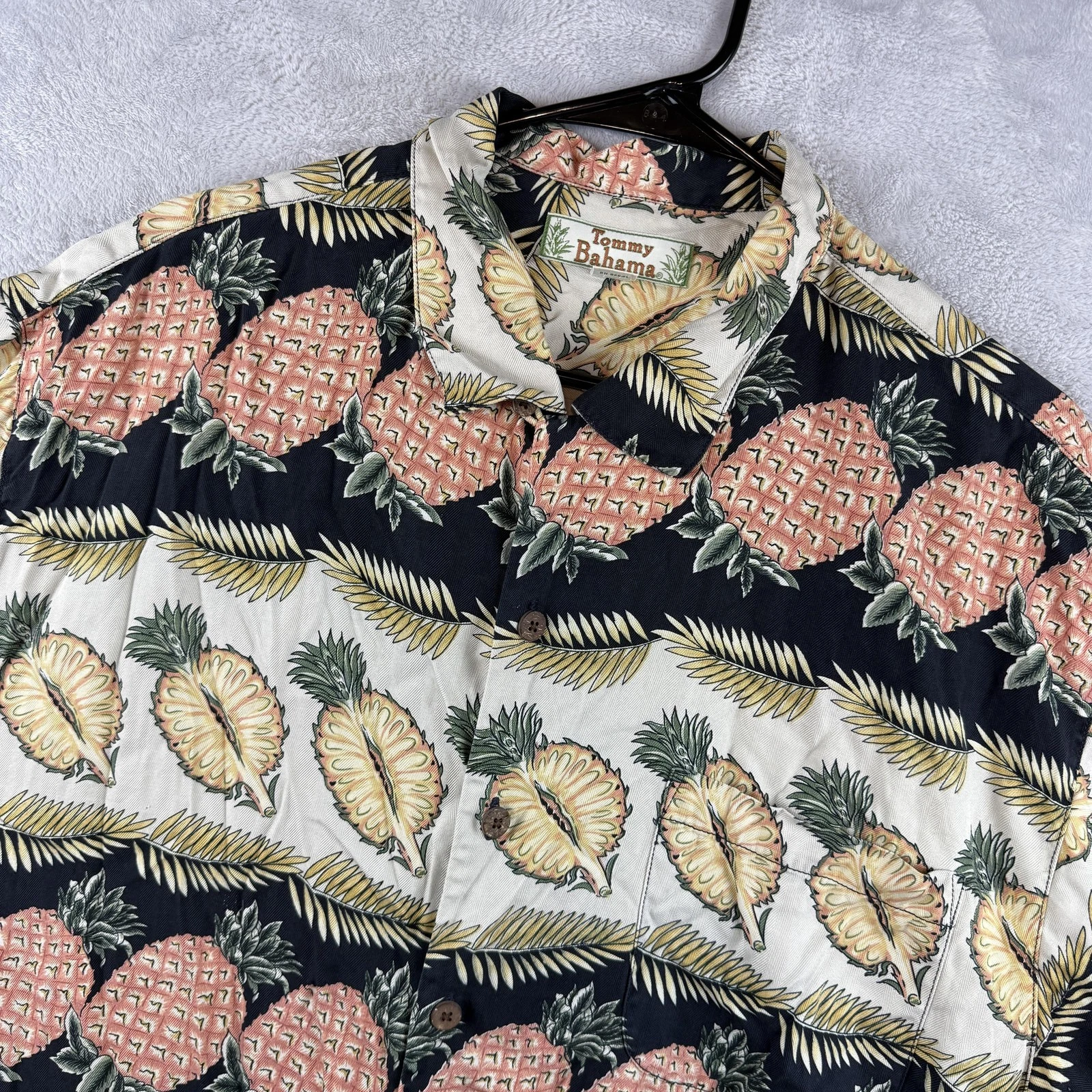 Tommy Bahama Shirt Mens XL Pineapple Silk Hawaiian Button Up Camp