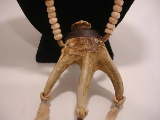 Collar Lynn Lyn Canterbury Hombre de Montaña Comerciante Cuerno de Ciervo Cuentas Cita Foto 3 de 4