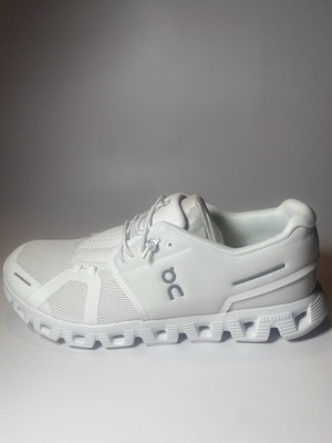 On Cloud Run On Clouds 5 Women Size 9.5 New In The Box