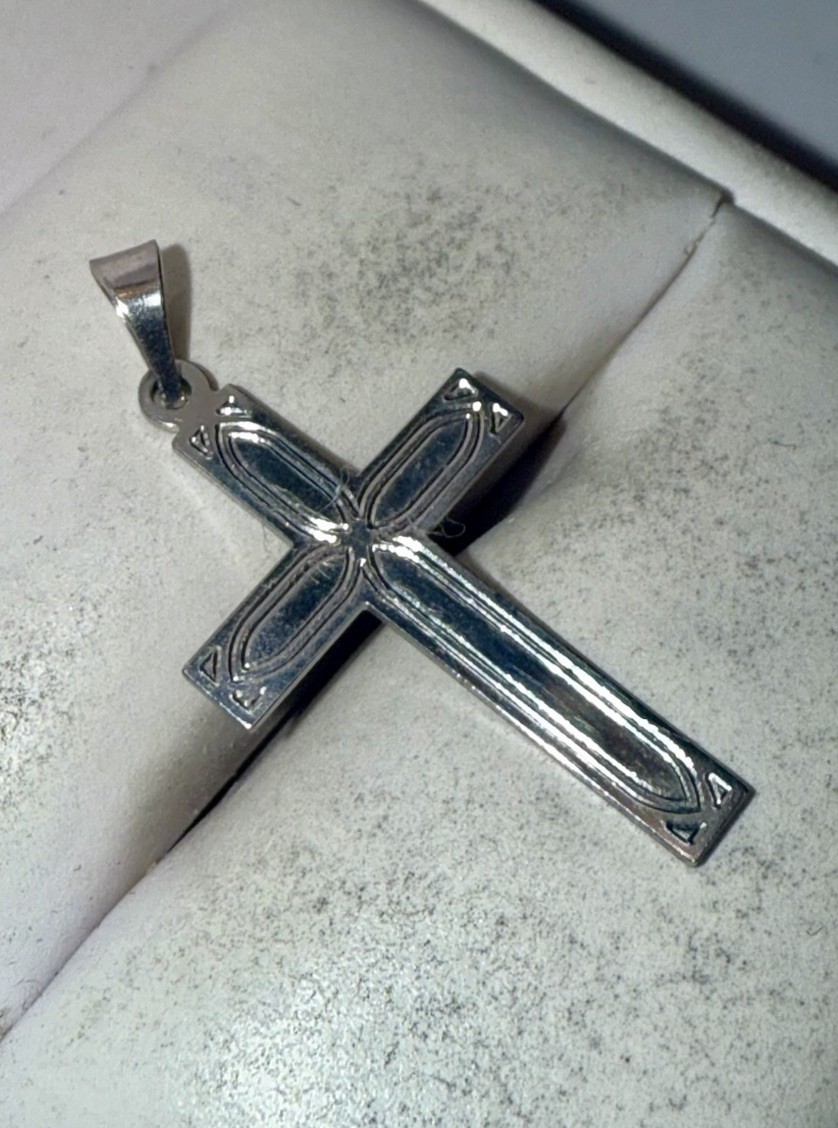 ESTATE Solid 14K White Gold Engraved Miniature Cr… - image 2