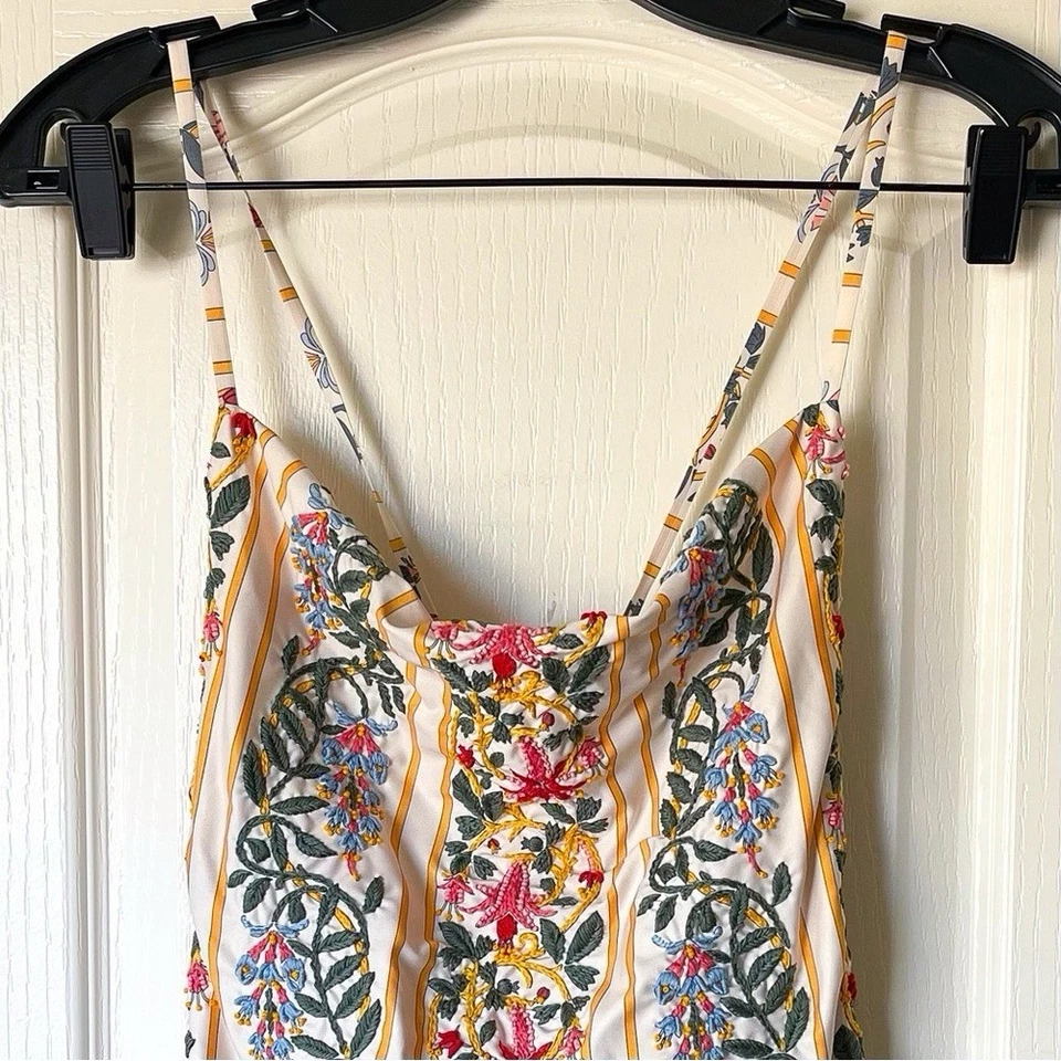 Agua By Agua Bendita Caoba Lluvia 花卉刺绣泳装大号全新带标签 — 第 4/4 张图片