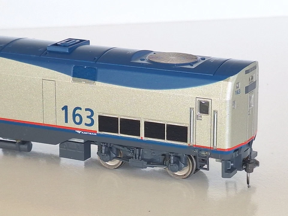Athearn 9617 DCC Conversion. Amtrak AMD 103-163 Diesel. Excellent Cond. Boxed - Image 4 of 4